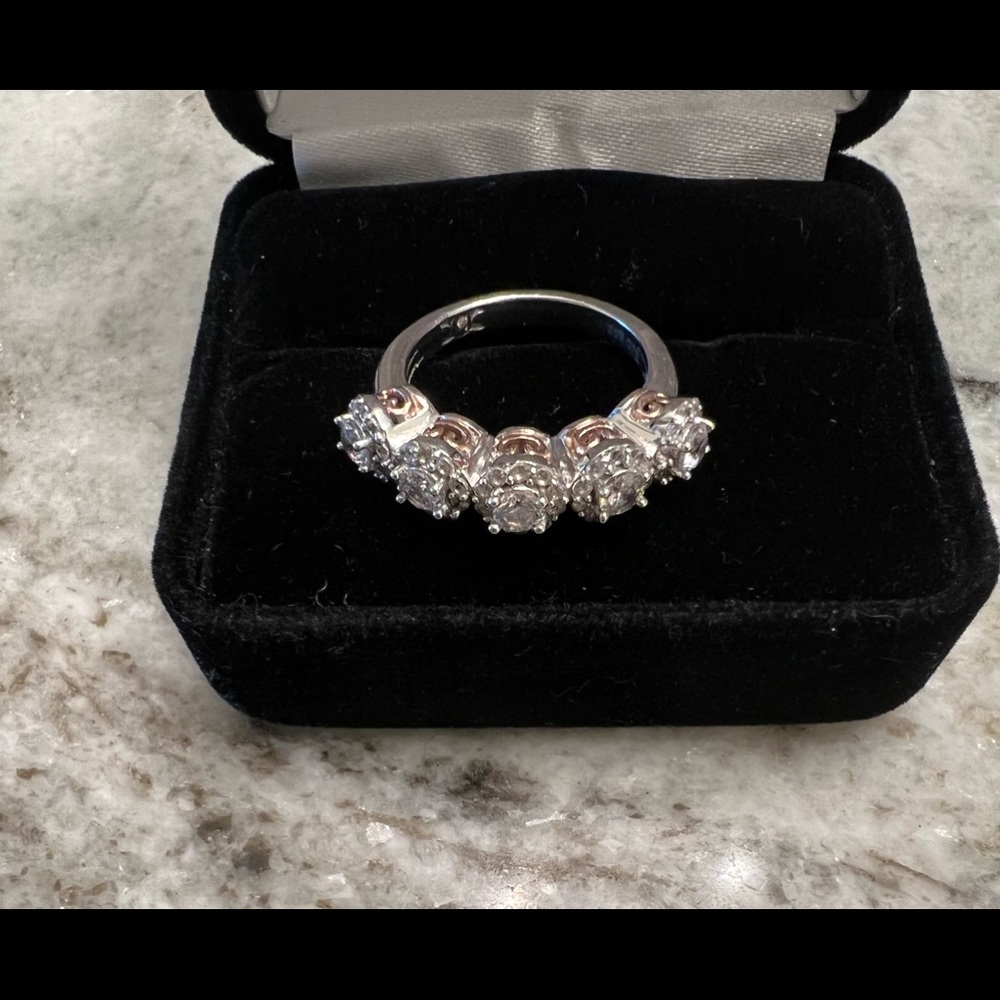 New 18k Rose gold & 925 Sterling Silver Anniversary band. 💍🤍 - Picture 6 of 9